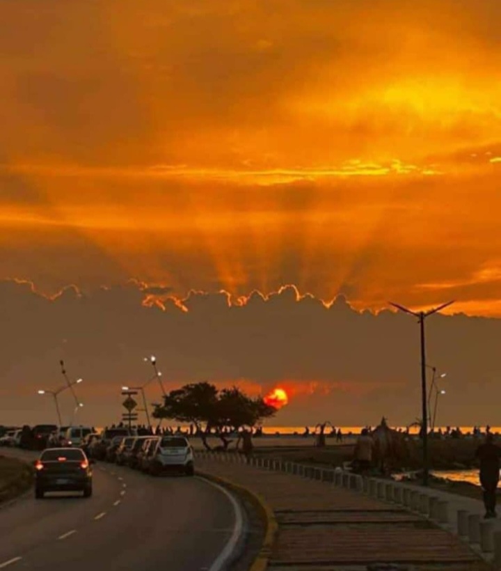 diazmillan's tweet photo. No podía dejar de publicar este reciente y hermoso atardecer visto desde la avenida Perimetral, Cumaná, Sucre 🇻🇪 https://t.co/fWkVOJhq5W