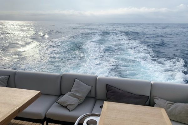 Prestige M48, une navigation douce et très stable lors de l'essai en mer 
👉 bateaux.com/article/43988/…