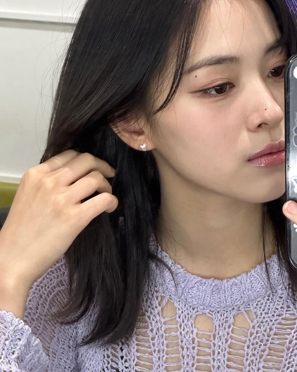 ryujienw's tweet photo. searched the gallery and apparently I found a photo that I want to upload to share with all MIDZY 😋 I took this photo quite a while ago during the comeback promotional activities for the song "CAKE" yesterday 🫣🎡 https://t.co/OCsPKfQXkk