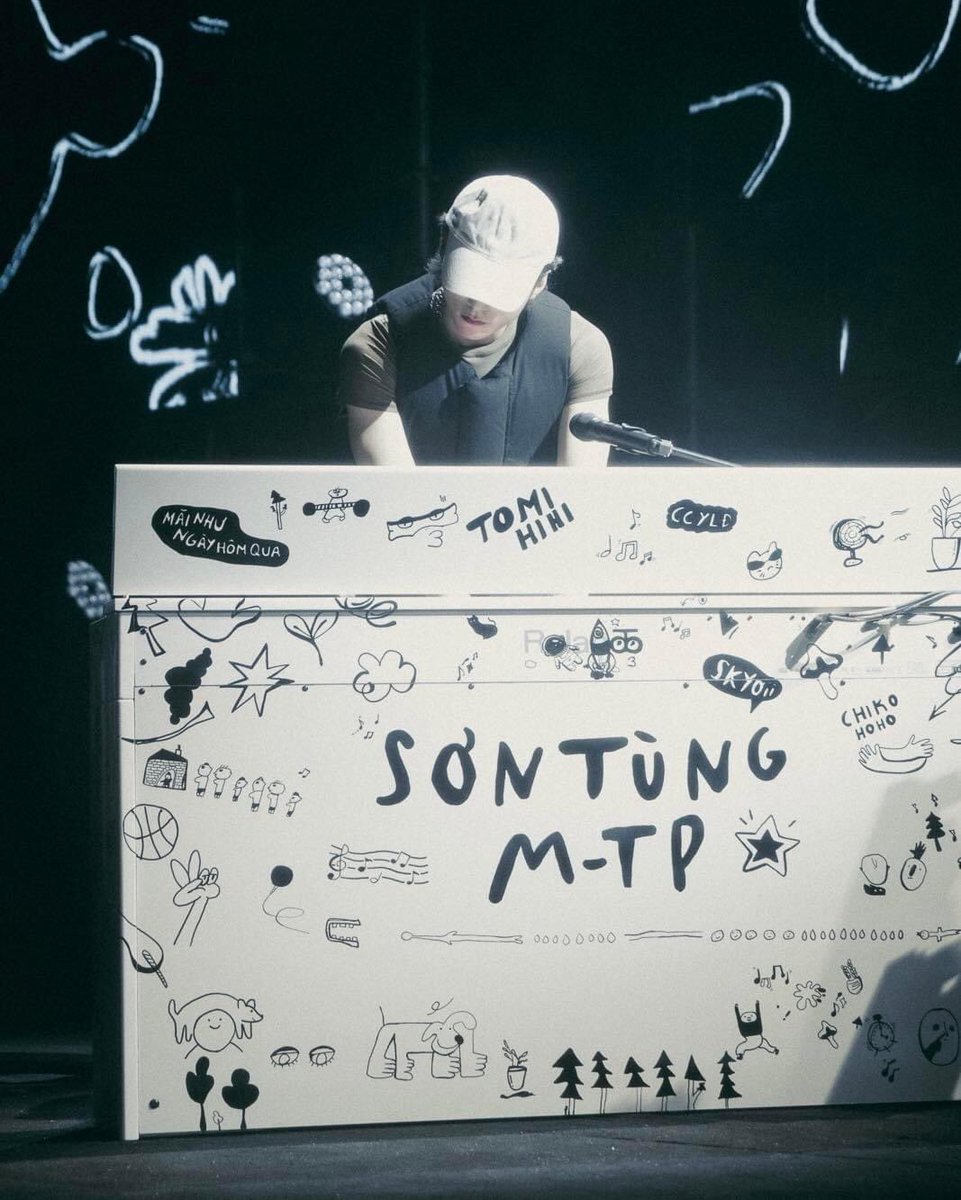 MTPGlobalUnion's tweet photo. [@sontungmtp777’s FB UPDATE]

“ĐÀ NẴNG last night was so sexyyyyyyy !!!
🤍🤍🤍”

#HappyBee13
#SonTungMTP #SKYMTP 
[1/5] https://t.co/8HC2FT0KmM
