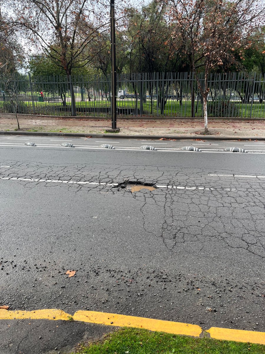 ElPrimoA's tweet photo. @Muni_LasCondes @LC_transito @LC_construccion @danielapenaloza En cerro colorado, cruce con cerro arenales, tenemos deterioro grave de la calzada, por favor revisar. https://t.co/yRVQsbaqNA