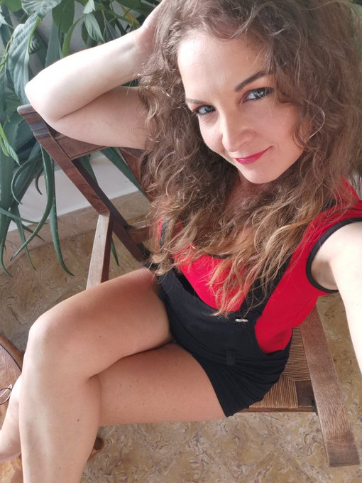 Envie d'une cam avec moi ? 👉 https://t.co/u9hrfZOQGl Hum ! 💦🔥 https://t.co/fYftes3q4L