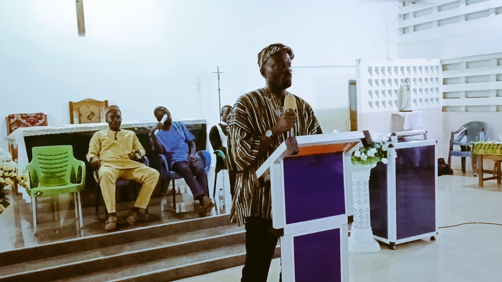 GreatampasSHS's tweet photo. On 16th August,an induction ceremony was held for the newly elected prefect
It was held at the Roman catholic church auditorium,at exactly 6pm Rev Adu Poku was the guest speaker
The Headmaster together with his management members and the staff were present to grace the occasion. https://t.co/NGFqzQbuNi
