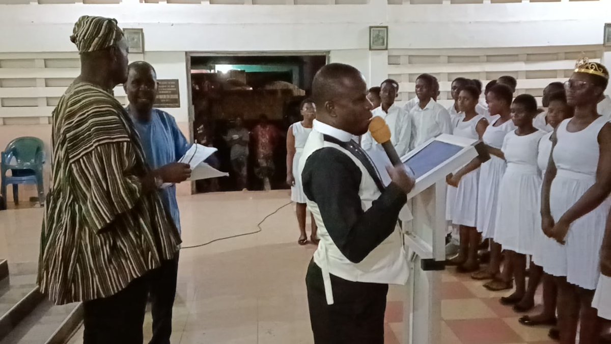 GreatampasSHS's tweet photo. On 16th August,an induction ceremony was held for the newly elected prefect
It was held at the Roman catholic church auditorium,at exactly 6pm Rev Adu Poku was the guest speaker
The Headmaster together with his management members and the staff were present to grace the occasion. https://t.co/NGFqzQbuNi