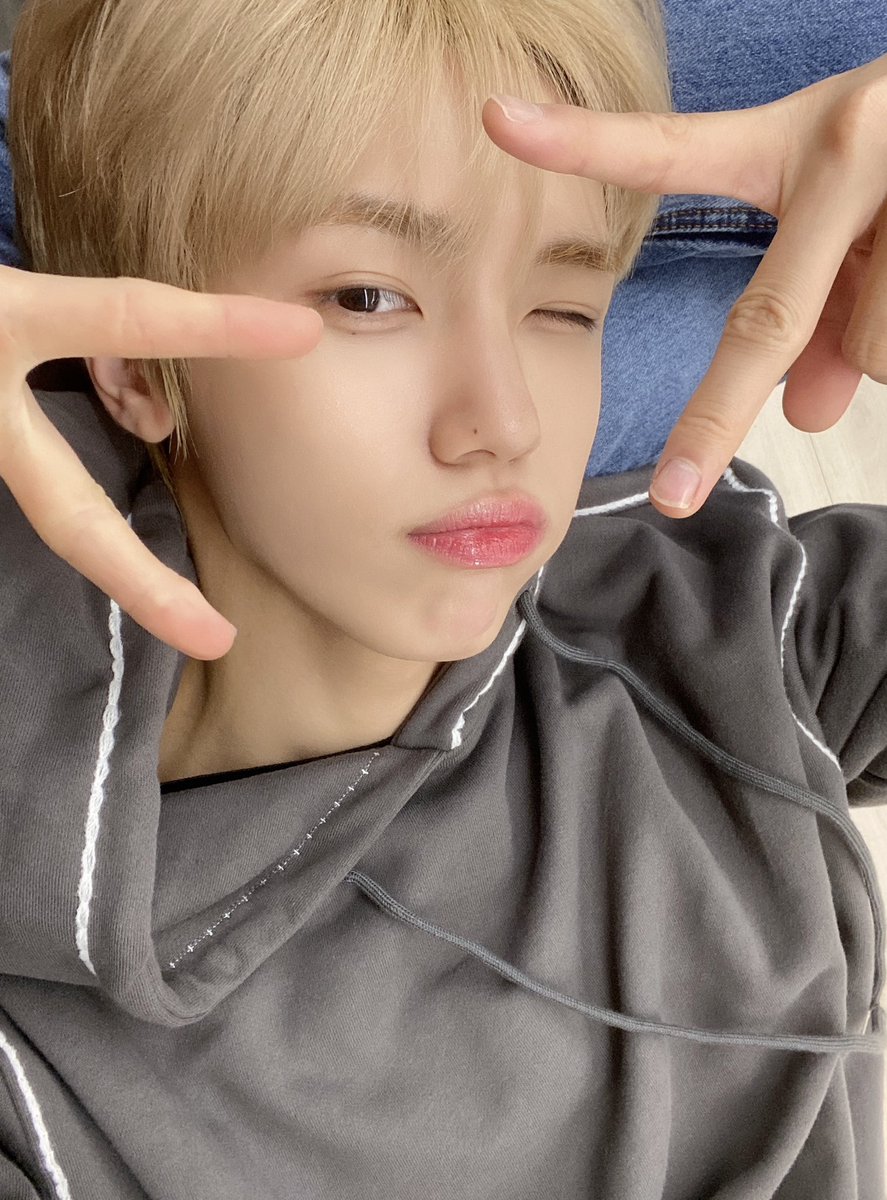 CRAVITY_twt's tweet photo. 누구 손이징 냥냥🐱
#성민 https://t.co/PL4mhVUSsP