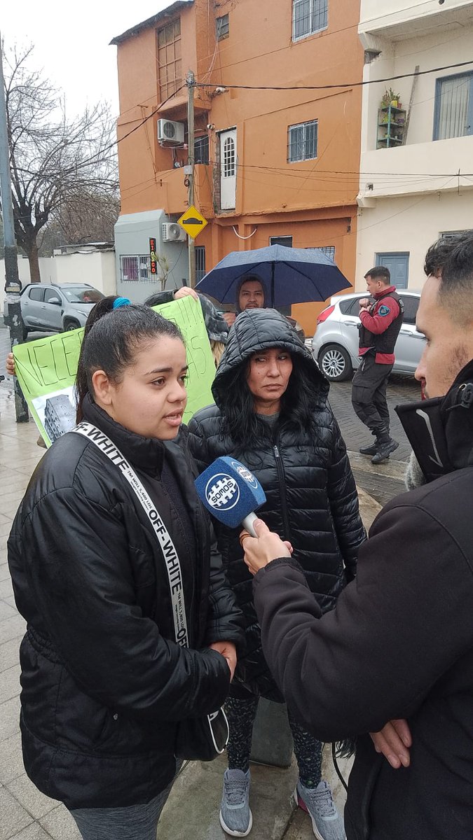 AdrianVille11's tweet photo. Vecinos de Lugano reclaman al IVC y el gobierno de Larreta que edificios abandonados hace 10 años se pongan en condiciones y utilicen para atender la crisis habitacional y el hacinamiento en el que se encuentran muchísimas familias de barrio Mugica, Inta, Bermejo y M.Auxiliadora https://t.co/OJOCMA8MW3