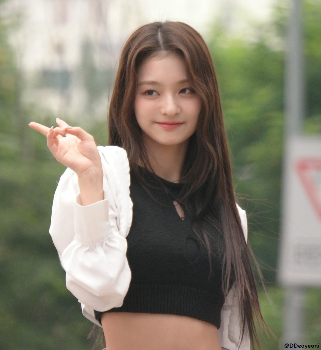 DDeoyeoni's tweet photo. 230623 뮤직뱅크 미(me)니 팬미팅_now
#프로미스나인 #fromis_9 #이나경 #나경 #Nagyung https://t.co/TFZ3sHrZLe
