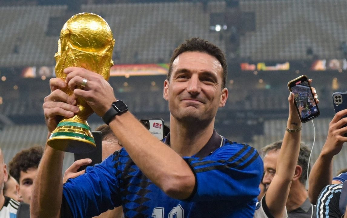 gastonedul's tweet photo. Lionel Scaloni debutó como técnico de la Selección Argentina hacé 5 años (7 de septiembre de 2018).
61 partidos dirigidos, 41 partidos ganados, 15 empates y 5 derrotas.
3 títulos (Copa del Mundo, Copa América y Finalissima).
104 convocados.
@GusBerlinga https://t.co/ddhXrQ5Xp4