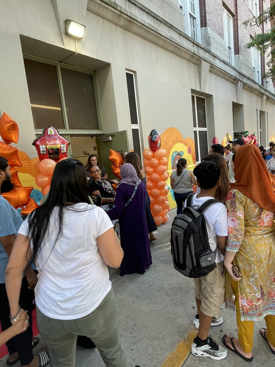 PrincipalLaSala's tweet photo. Welcome back, 89-ers!!!!!!!! A new year is a chance to reimagine and reinvent the school experience. Let’s do this!!!!!! Thank you @CatalinaCruzNY for helping with arrival this morning! #89strong #Dreamers @NYCSchools https://t.co/eBH1Ixg4MS