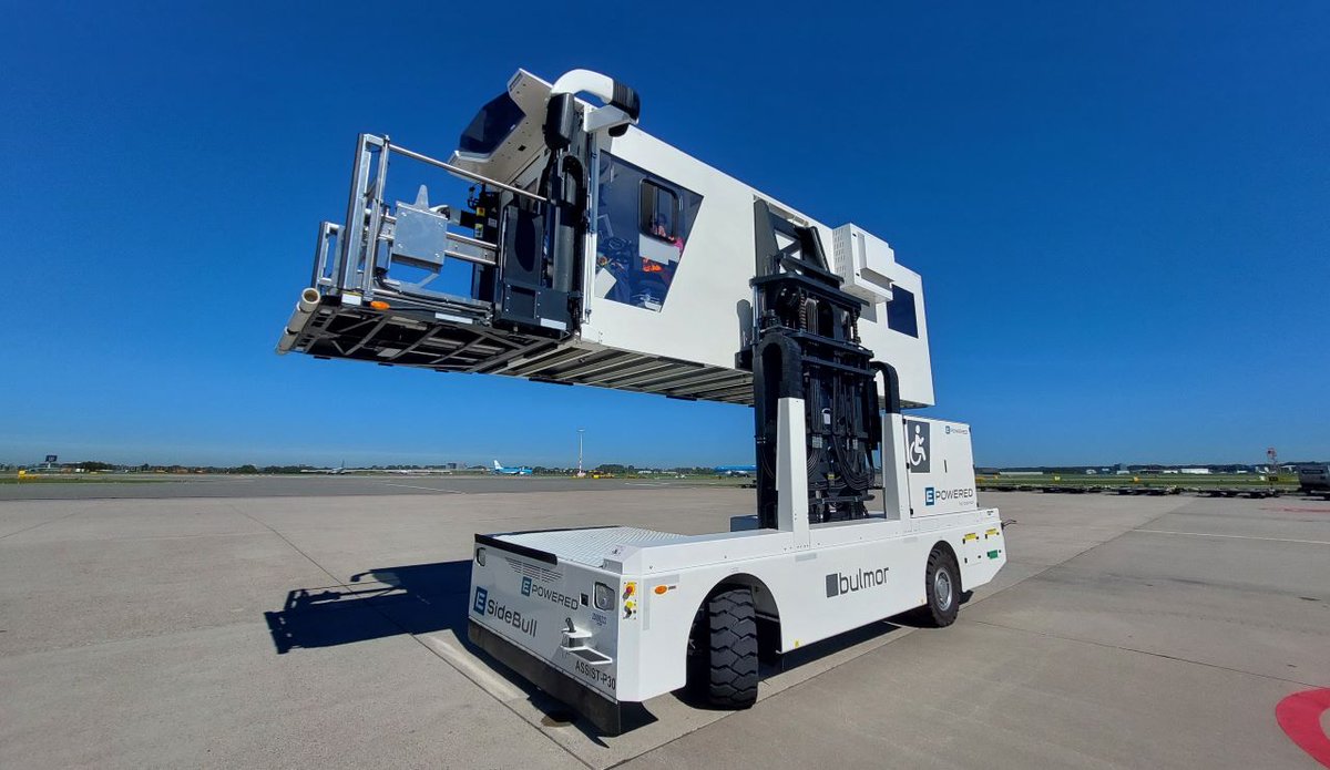 luchtvaart's tweet photo. Axxicom test elektrische ambulift op Schiphol https://t.co/9lhwjtr1mo https://t.co/LdvF4MyeX3