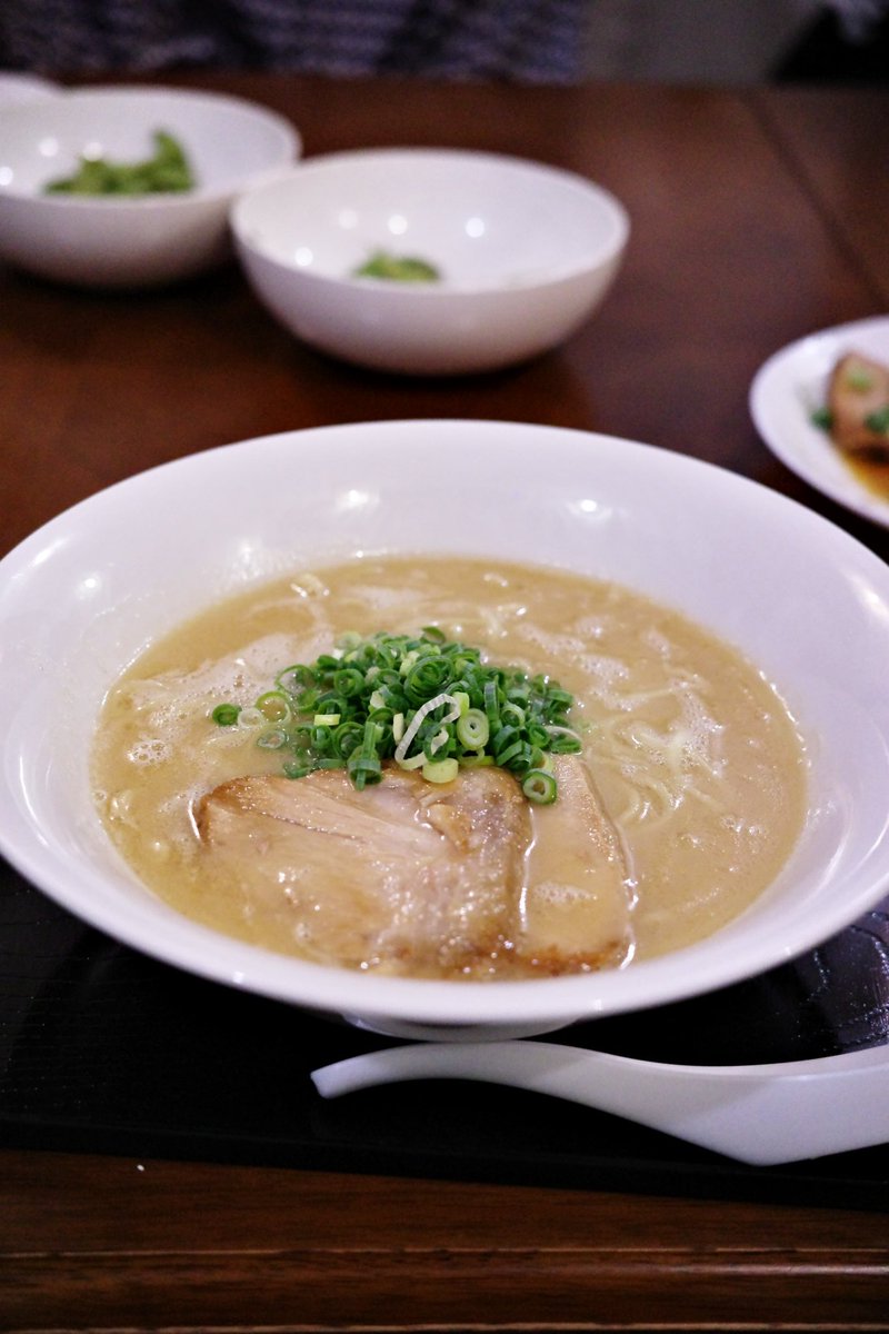 2COLMAN's tweet photo. 縁があって完全予約制、噂の6年半待ちのラーメンスープ販売店「ら道本店」行ってきました。
場所は東花園の住宅街にあるアパートの一室。
クリーミーな豚骨スープ確認してきました🍜
〆は ご飯割り。
来店予約はFacebookからのみだそうです☝️ https://t.co/KOPu7gOA9Z