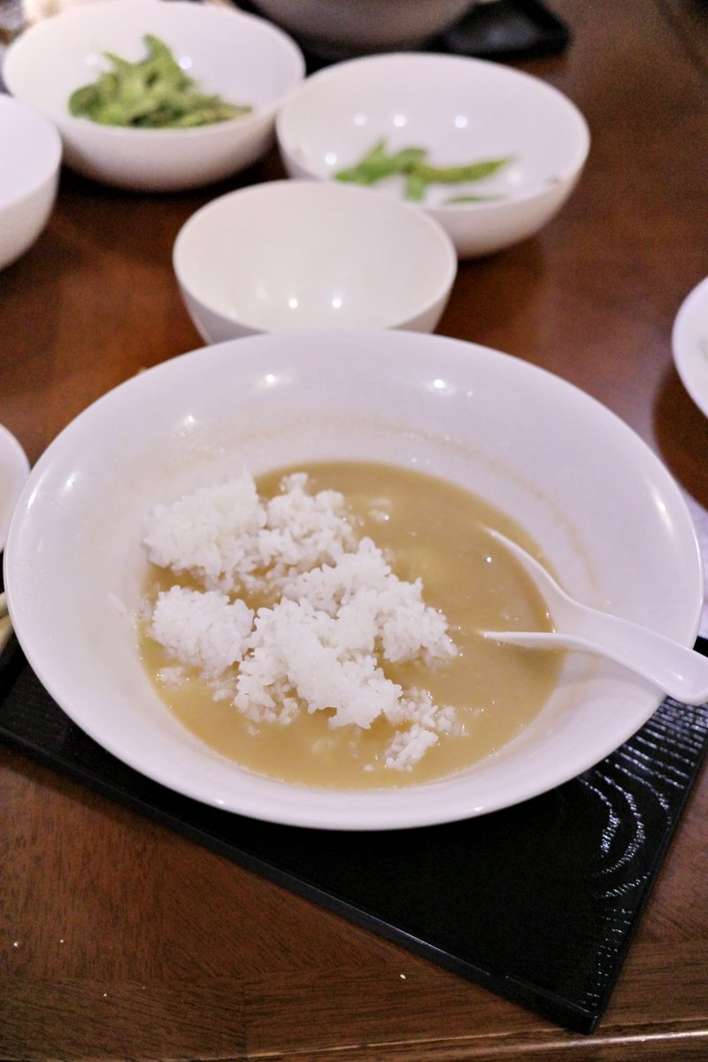 2COLMAN's tweet photo. 縁があって完全予約制、噂の6年半待ちのラーメンスープ販売店「ら道本店」行ってきました。
場所は東花園の住宅街にあるアパートの一室。
クリーミーな豚骨スープ確認してきました🍜
〆は ご飯割り。
来店予約はFacebookからのみだそうです☝️ https://t.co/KOPu7gOA9Z