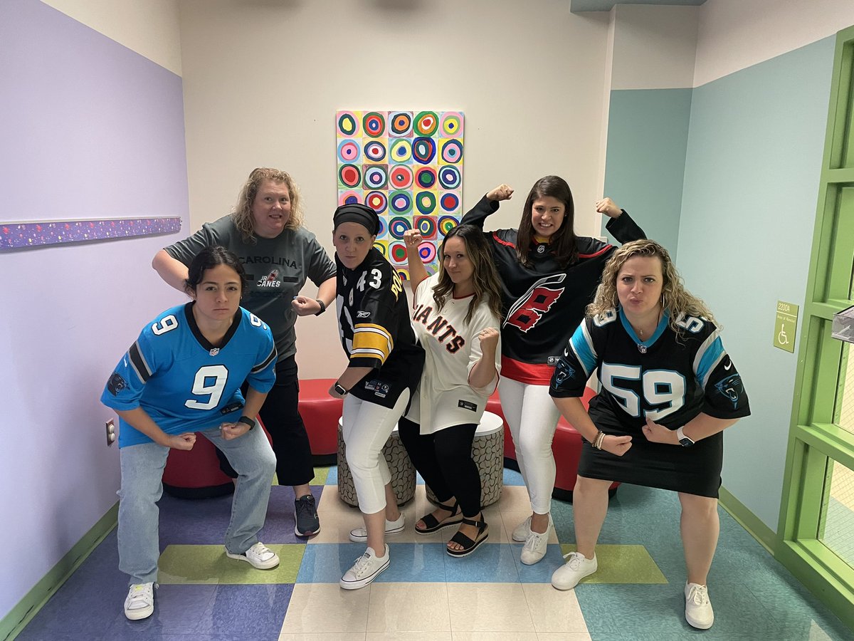 VDomanowski's tweet photo. Third Grade 💙💜🖤Sports Apparel Day @SycamoreCreekES  #GameFacesOn 🏈⚽️🏒⚾️  @MKodweis @JennLegoullon @mrsbeckthird https://t.co/SL5xExFb4d