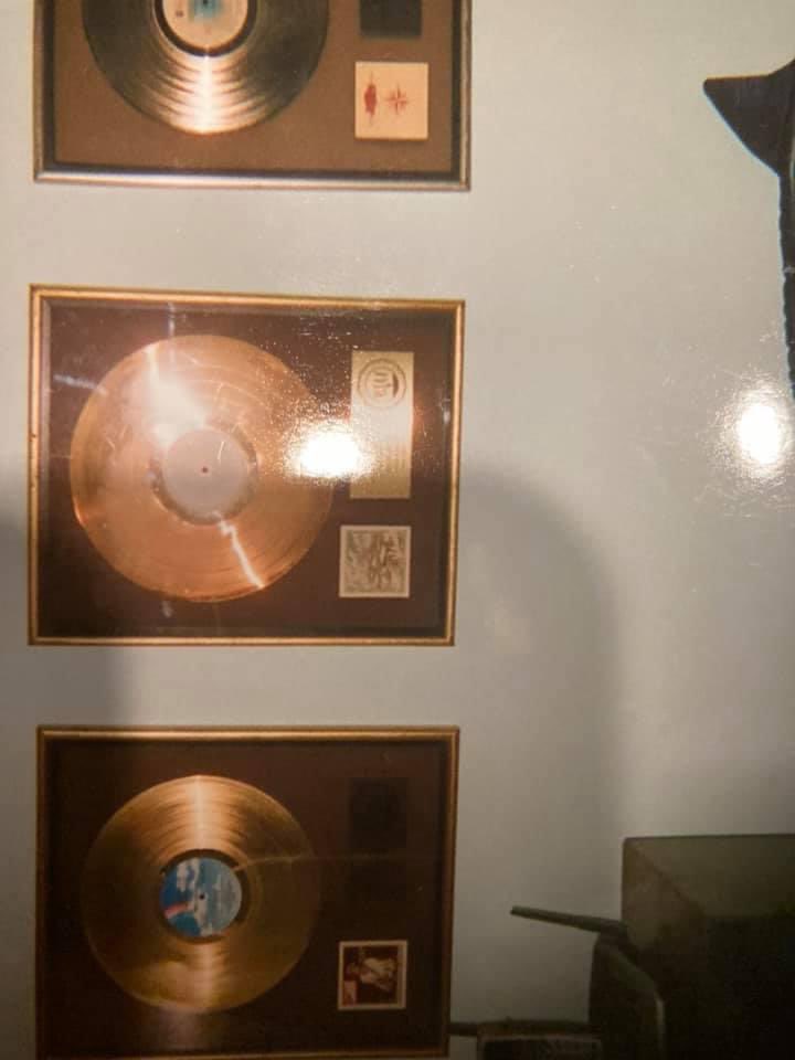 Magic was made here, who knows where this is? Here’s a hint, look at the music stand in the vocal booth.... #JimmyBuffett @HistoricSeaport