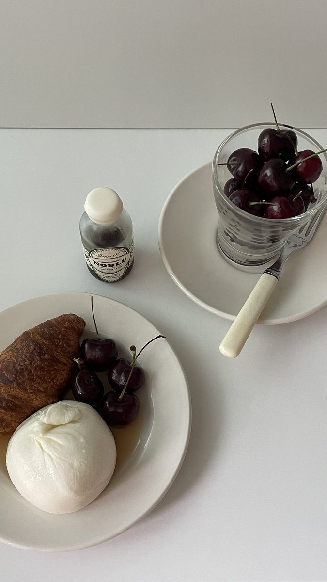 oozeroom's tweet photo. 🥐🍒 https://t.co/tJj2rvpE5J
