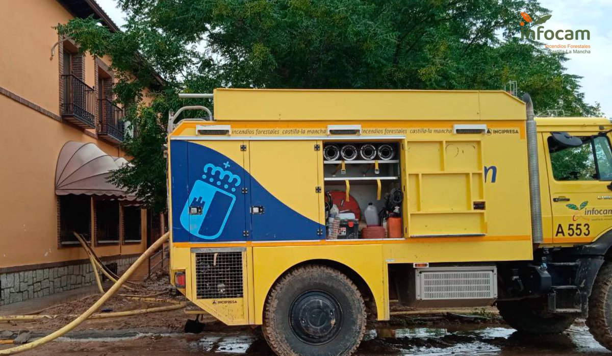 Plan_INFOCAM's tweet photo. Nueva jornada de movilización del  @Plan_INFOCAM de @gobjccm para colaborar en las labores de achique de agua y retirada de lodo en municipios de #Toledo, #Cuenca y #CiudadReal por el paso de la #DANA y sus consecuencias https://t.co/EgW9UQjbC1