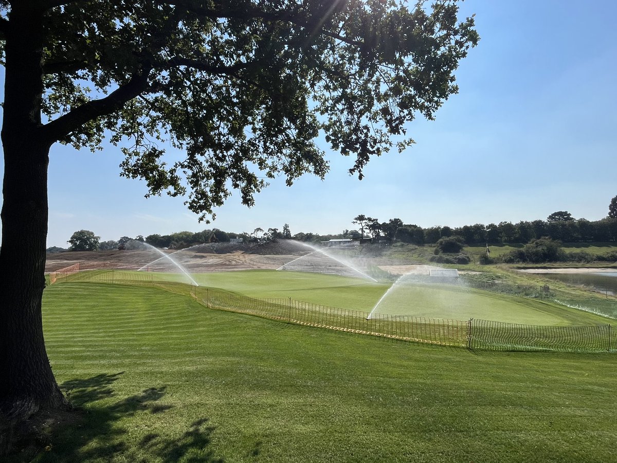 leebishcmbbgc's tweet image. New short game area coming on nicely @BurnhamBgolf  @avoncropamenity @consolidateTurf  @MtnView_Seeds @GreasleyGolf @MGTurf great little sprayer the Supaturf Evenspray👌🏻