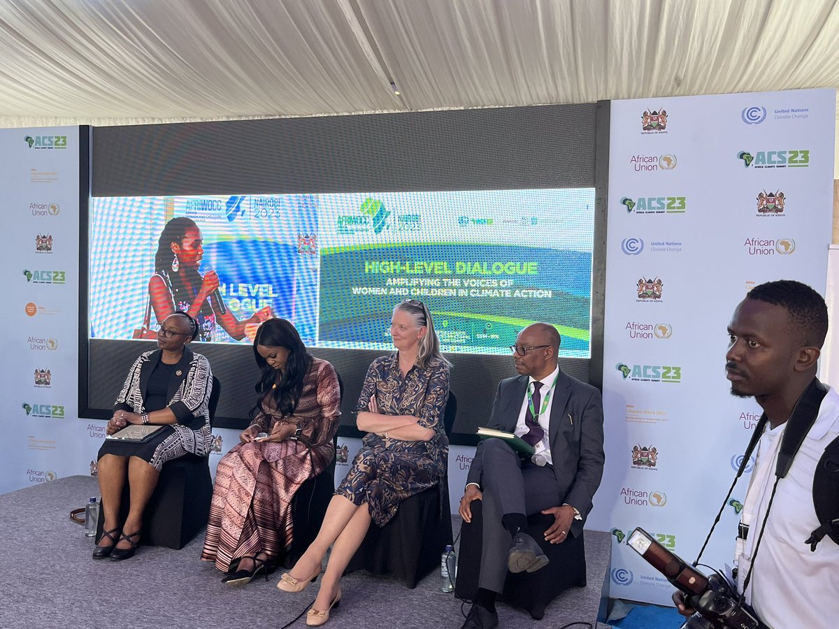 Ore_Osman1's tweet photo. Joined @UNFPA_SOMALIA Rep @niyioju &amp; other distinguished guests at high level dialogue on amplifying the Voices of Women &amp; Children in #ClimateAction at #KICC.
It was good to realize the Presence of @SBawumia, Secondly lady of 🇬🇭, @ahunnaeziakonwa &amp; other Women Leaders.
@EnowTH https://t.co/FmGD12Zh6I