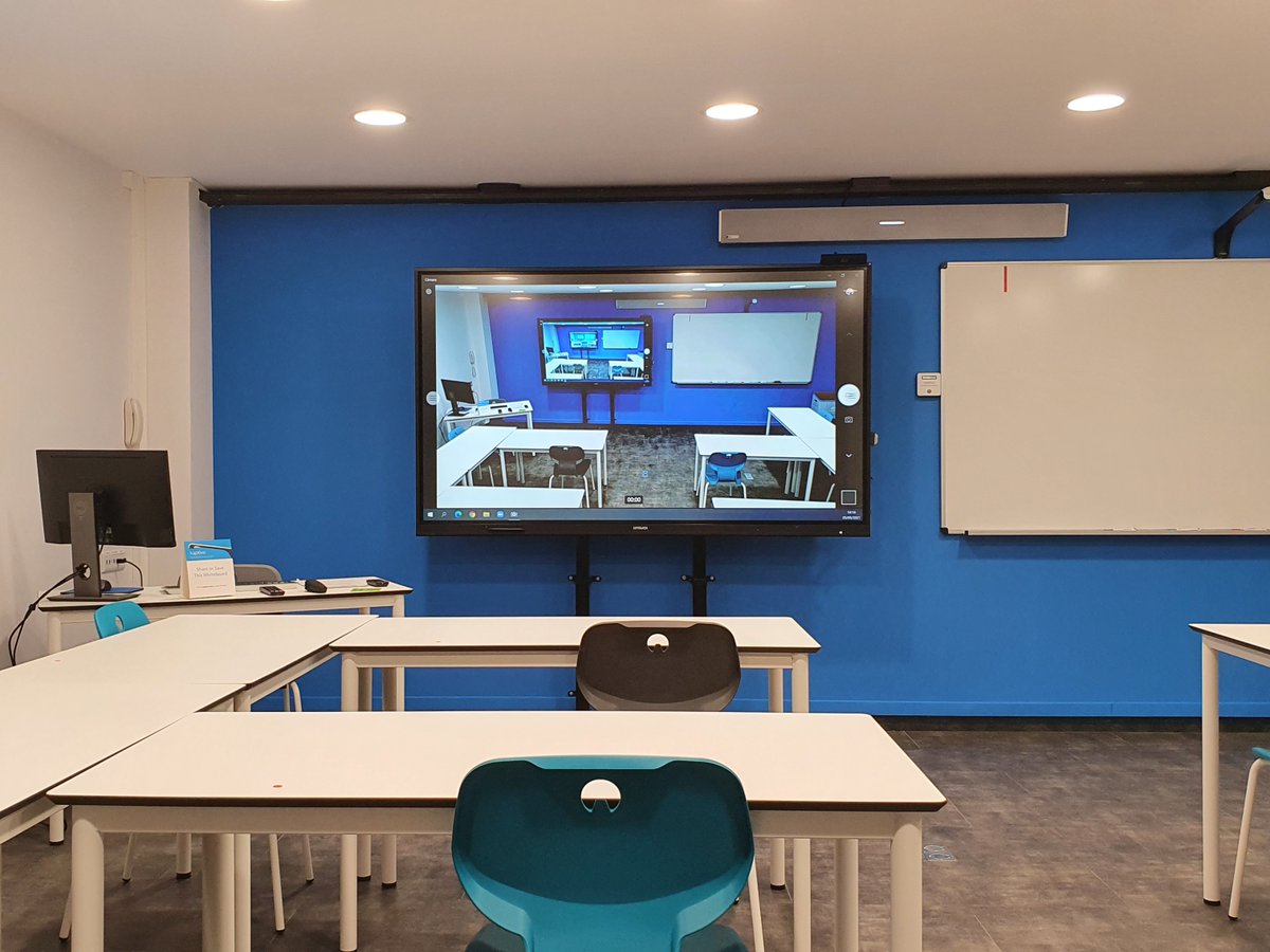 AVD_Pro's tweet photo. 🟢 Diseñamos esta aula 100% digital en el @UB_IL3  para clases de máster y posgrado.

¿Qué instalamos en la sala?
▶️ Monitor de gran formato
▶️ Sistema de elevación para el soporte audiovisual
▶️ Microfonía y cámaras inteligentes
▶️ Pizarra digital

💻 https://t.co/SnK6zuQ33Q https://t.co/JOlIQDVrkg