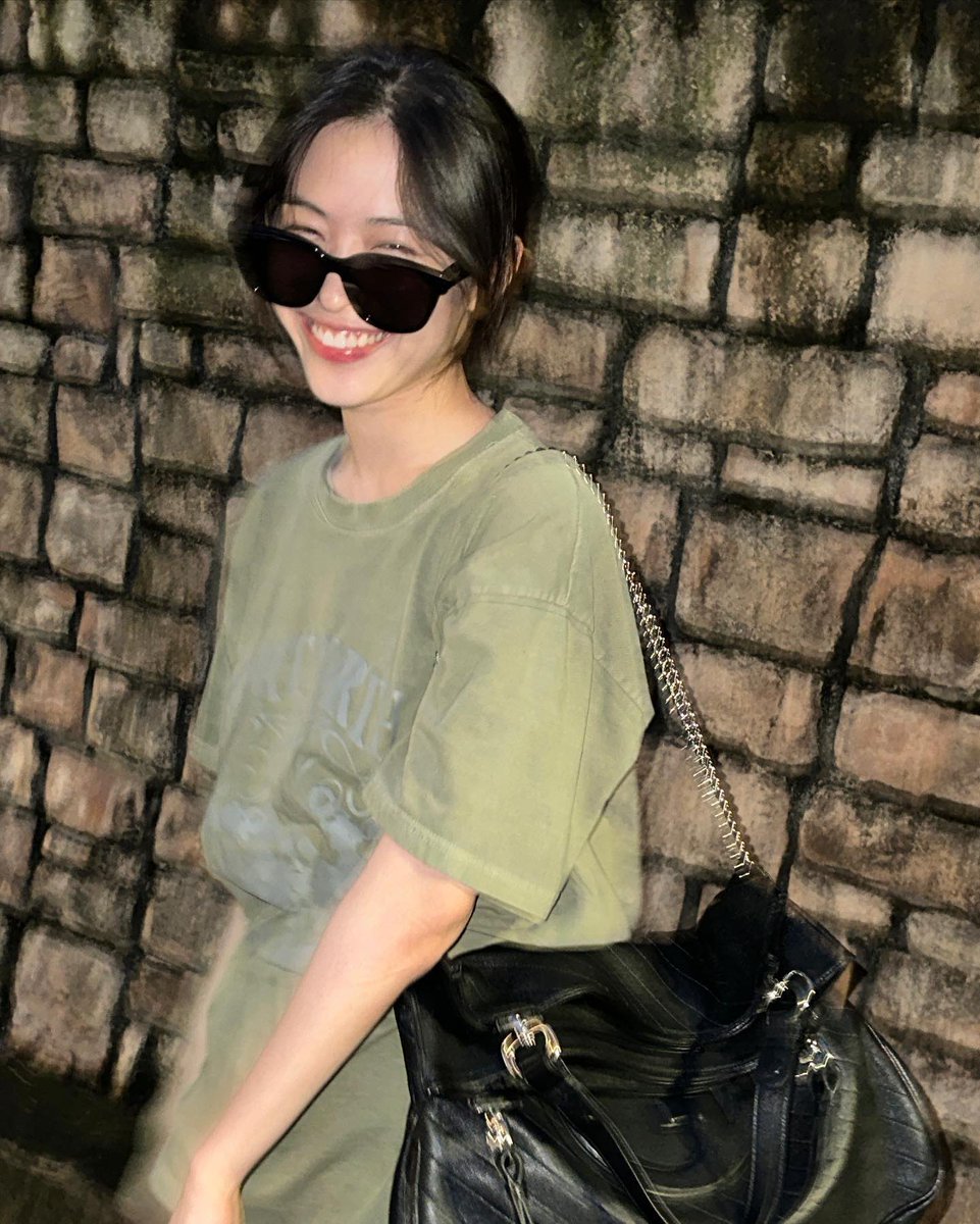 ryujienw's tweet photo. found the best place to take photos after finishing dinner today 🍽🌙 I think there's nothing wrong with going around to find the best spots if you want to take pictures 📸 https://t.co/qUkJys6ofI