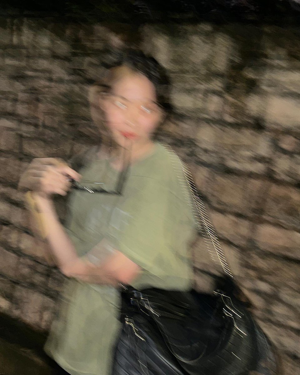 ryujienw's tweet photo. found the best place to take photos after finishing dinner today 🍽🌙 I think there's nothing wrong with going around to find the best spots if you want to take pictures 📸 https://t.co/qUkJys6ofI