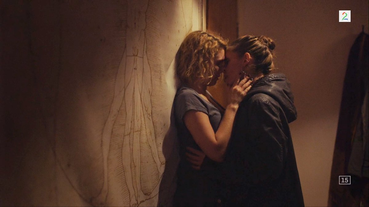 fia_boginya's tweet photo. them: how many times have you watched the myanna buring x tuva novotny sapphic scenes in DAG?

me: yes 🍿🐒 https://t.co/aOkbRlrzVA