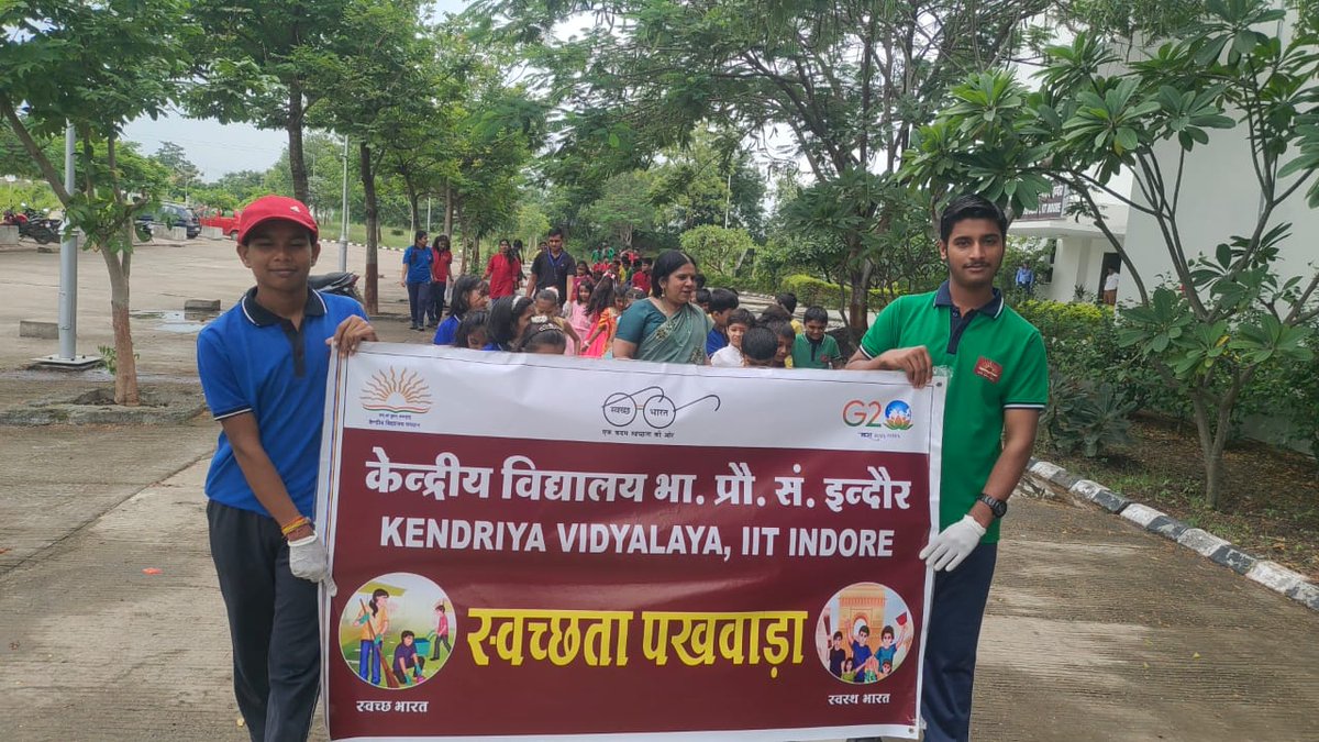 During #SwachhtaPakhwara ( @ KV IIT Indore) students and teachers took part in the rally and ran a cleanliness drive in the school campus & adjacent areas. Let's make our surroundings cleaner & greener. 🌍🌱 #CleanUpDrive #CleanAndGreen  @KVS_HQ @IITIOfficial #CleanUp