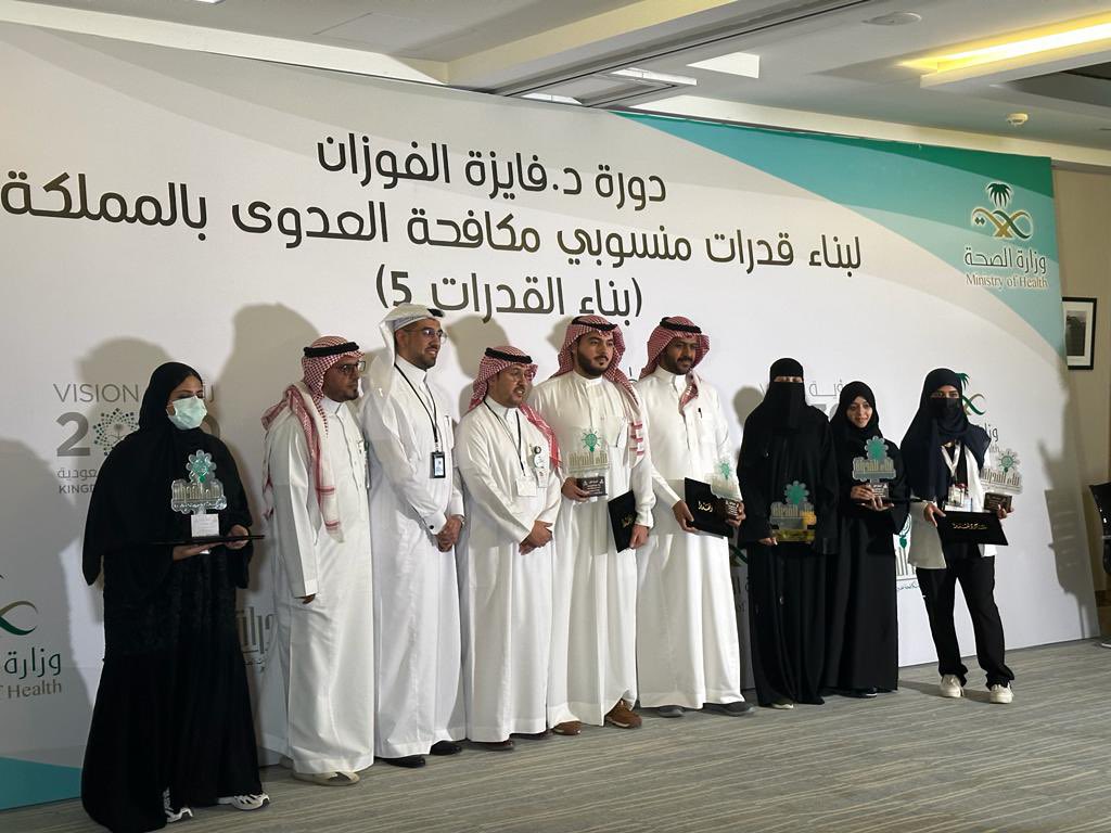 broog_'s tweet image. افتخر انني من اعضاء فريق المربع الحاصل على المركز الاول 
في دورة د/ فايزة الفوزان لبناء القدارات 5 منسوبي مكافحة العدوى
اشكر الادارة العامة لمكافحة العدوى على هذه الفرصة العظيمة  تعلمت الكثير ومارسنا العديد من التجارب التي لا تنسى بناء القدرات رحلة لا تنتهي ومن هناء بدء المشوار