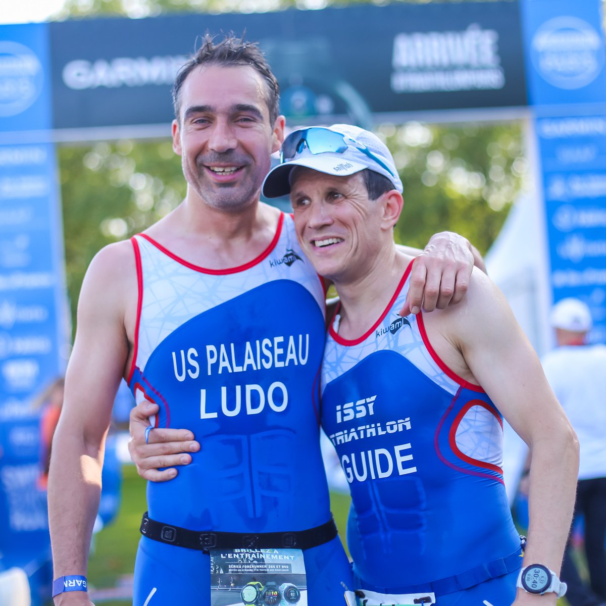 Ludo et son guide en pleine communion après avoir franchi la ligne du #Garmin #TriathlonParis 🥰

Un état d'esprit comme on l'aime !