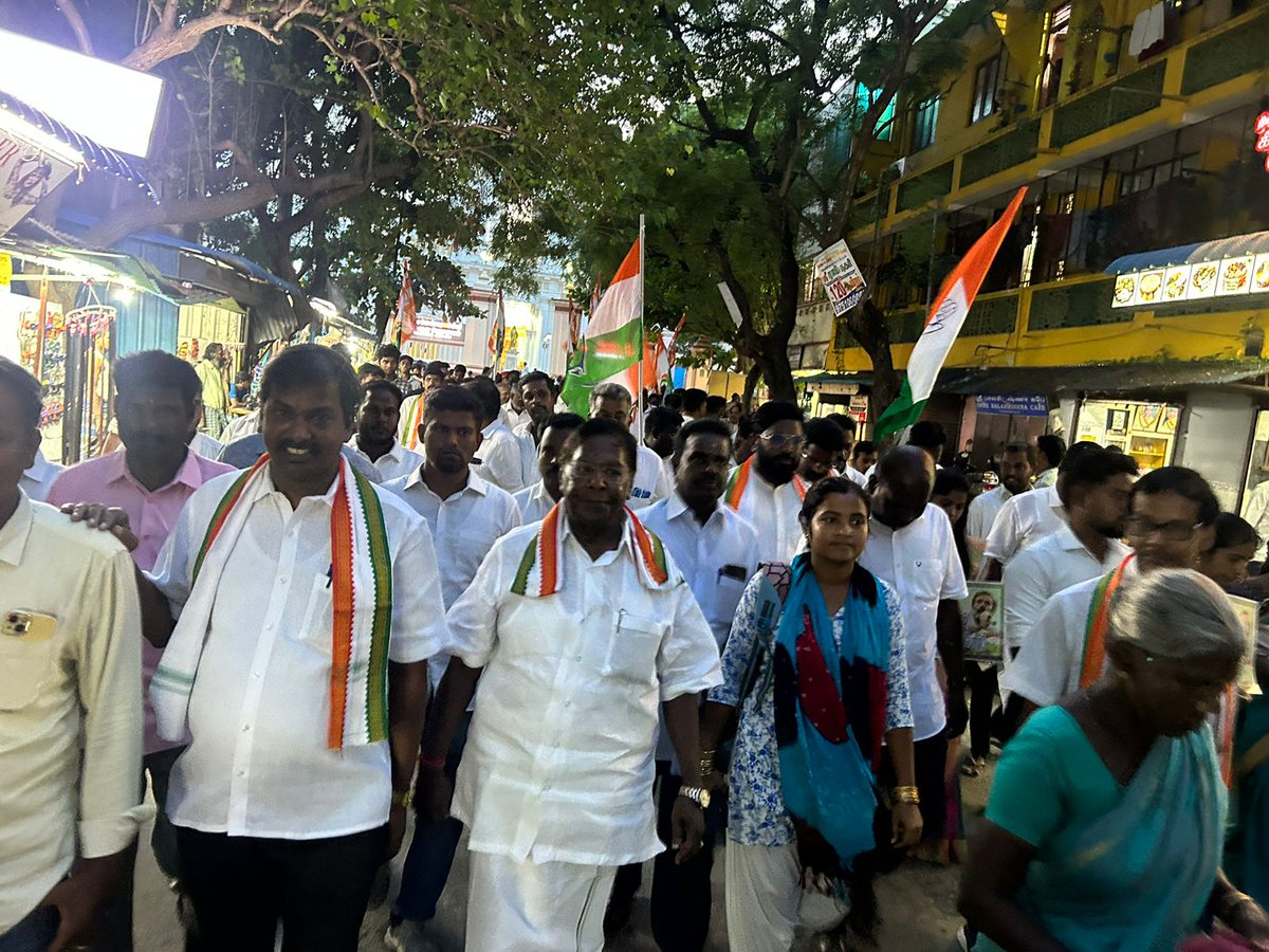 INCIndia's tweet photo. A large number of enthusiastic people gathered to support the electrifying yatra, led by PCC President Shri @Ve_Vaithilingam, Former Chief Minister Shri @VNarayanasami, MLA Shri Vaithianathan, Former Minister Shri Kandasamy, and Former Minister MOH Shri Shajahan, to commemorate the first anniversary of the Bharat Jodo Yatra.

📍 Puducherry

#BharatJodoYatraContinues