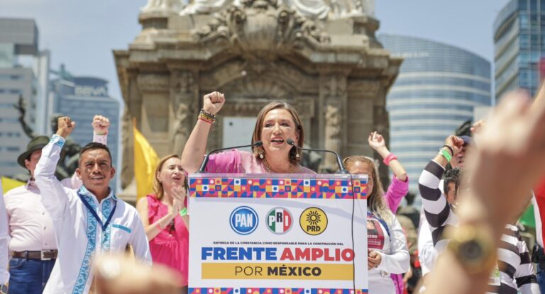 Tener dos candidatas presidenciales es un logro histórico. Eso es innegable y digno de celebrar. En 1950 las mujeres no podían ni votar en México. Esto costo décadas. 

Ahora, esto no garantiza perspectiva de género. Ser mujer y política no equivale a tener una agenda feminista.