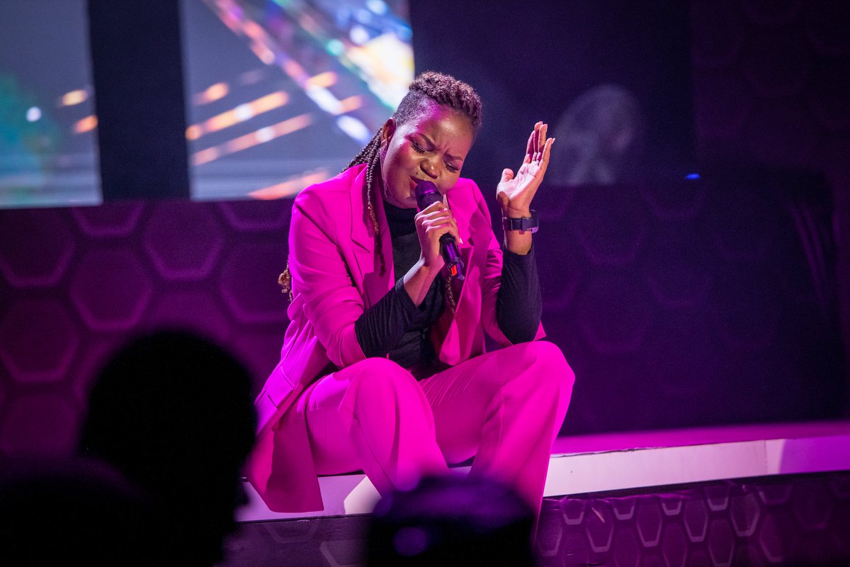 powerfmuganda's tweet photo. @watotochurch @djflames116 @IkirizaKiremire @gloswaan @_JohnMarie @Robinsanug @CLAYDanceCo @veronica_bwera @ThePompi The #PFMPresents class of 2021 gave us @256Karungi a talented artiste who delivered a heartfelt performance reminding you that "you are beautiful" 

#PFMat25 https://t.co/rid5xZF4NW