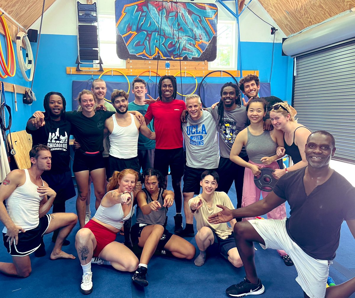 Midnight Circus tweet media