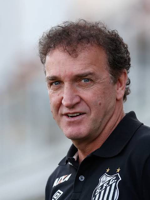 lgbtricolor's tweet photo. Após a queda de Paiva, muitas pessoas estão pedindo a contratação do técnico que foi CONDENADO pelo estupr*** de uma menor.

Mesmo que esse crime e essa condenação tenham acontecido anos atrás, a história não é apagada.

Deixamos aqui nosso repúdio a todos que pedem um estupra*** no comando do Esporte Clube Bahia!