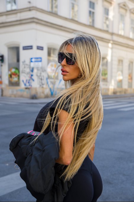 What city are you from? What&rsquo;s the best thing about it? https://t.co/BZIF6Y36jl<a href="/tag/coffeegirl"class="tags"><span>#coffeegirl</span></a><a href="/tag/autumnblair"class="tags"><span>#autumnblair</span></a>