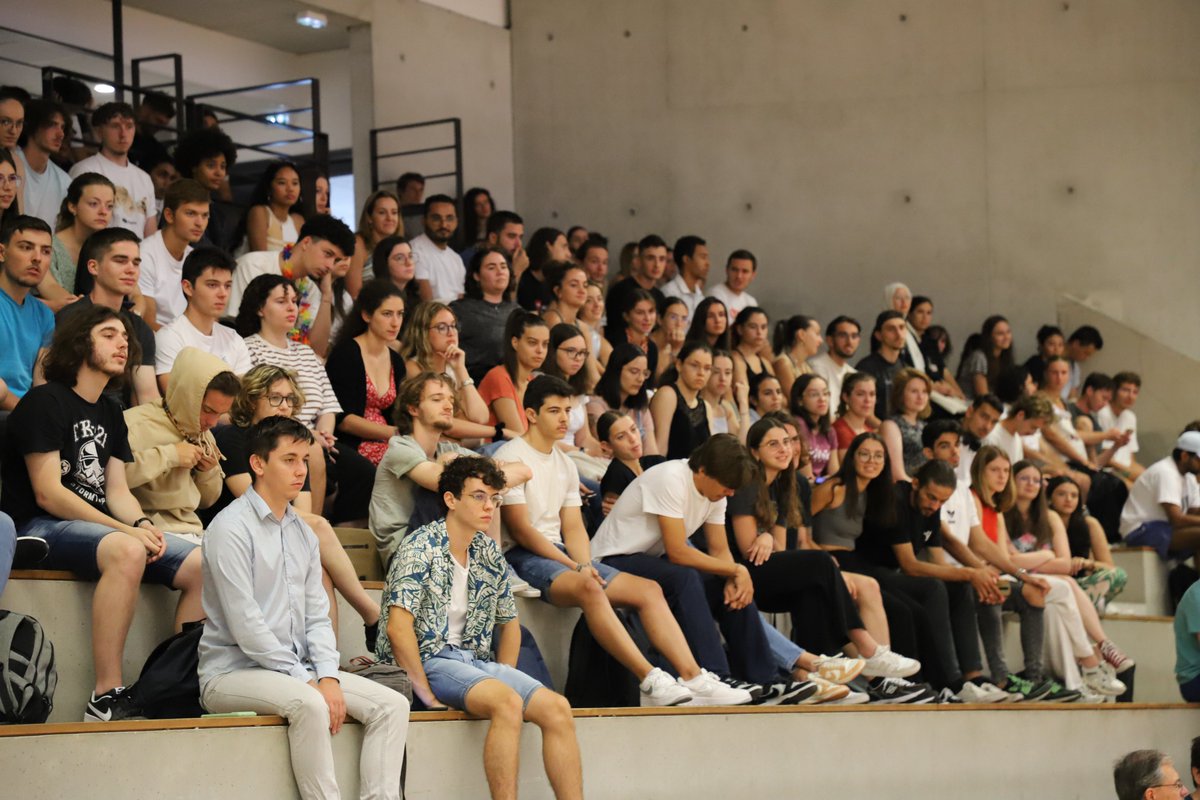 PolytechMars's tweet photo. A #PolytechMarseille lors de la semaine d'intégration, les nouveaux étudiants en cycle ingénieur ont l’opportunité de participer à un module d’ouverture basé sur la relation interculturelle.  
#MOUV #INTERCULTUREL #COHESION https://t.co/pFutnnsAa0