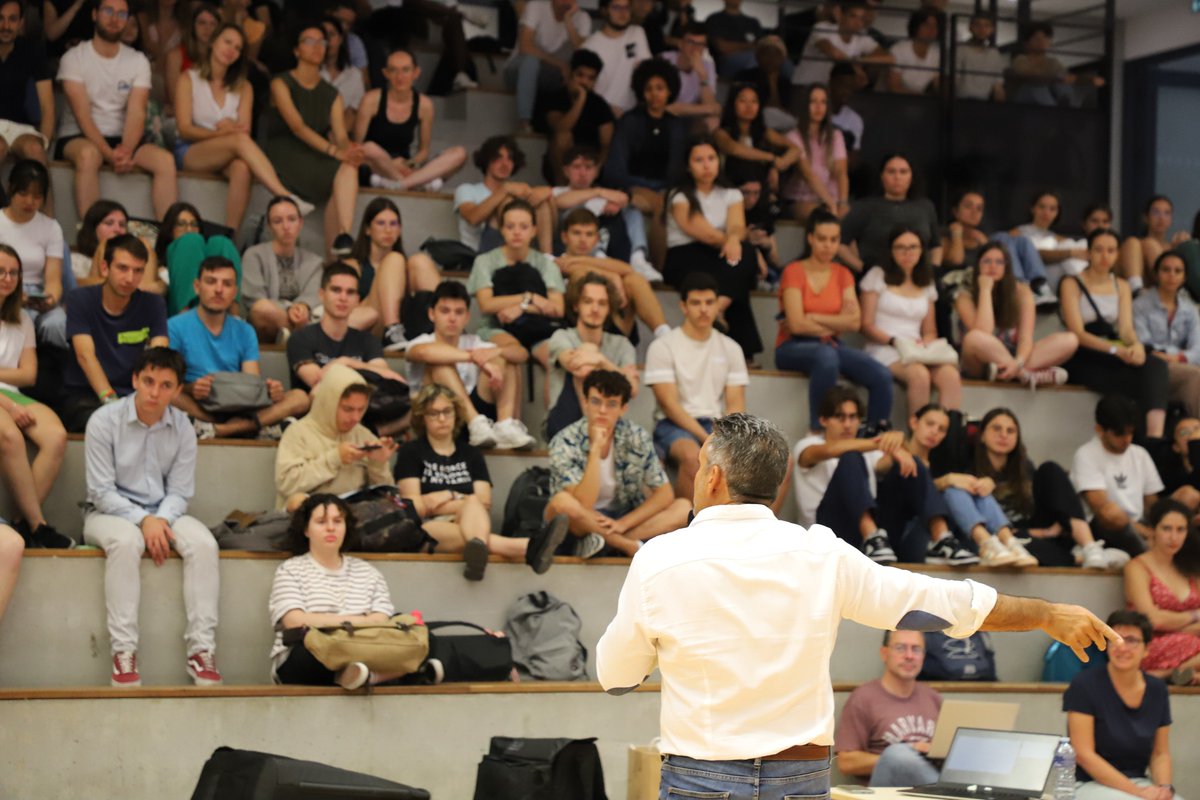 PolytechMars's tweet photo. A #PolytechMarseille lors de la semaine d'intégration, les nouveaux étudiants en cycle ingénieur ont l’opportunité de participer à un module d’ouverture basé sur la relation interculturelle.  
#MOUV #INTERCULTUREL #COHESION https://t.co/pFutnnsAa0