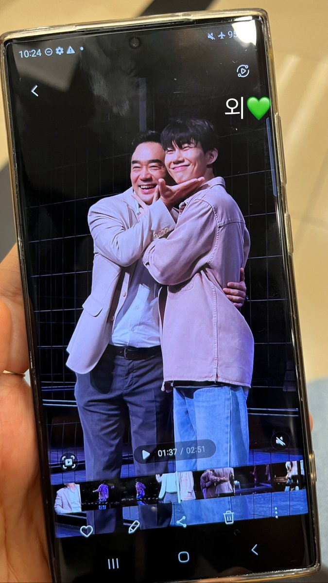 109worker's tweet image. 마지막에 울음 터진 마르틴보고 울컥…😭😭
울면서 나오더니 바로 강아디되는 손마페💚