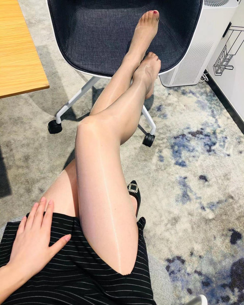 ZeroTommy10's tweet photo. 贱到无敌是种什么感觉？有贱狗表现吗？#足控 #足底 #腳控 #腳底 #腳底板 #腳指 #腳指頭 #腳趾 #腳趾甲 #腳指甲 #腳趾甲 #美足 #美腿 #美腳 #腿控 #裸足 #戀足 #戀足癖 #戀腿 #戀腿癖 #bdsm #奴隸 #調教 #踩踏 https://t.co/Mekwed01p6