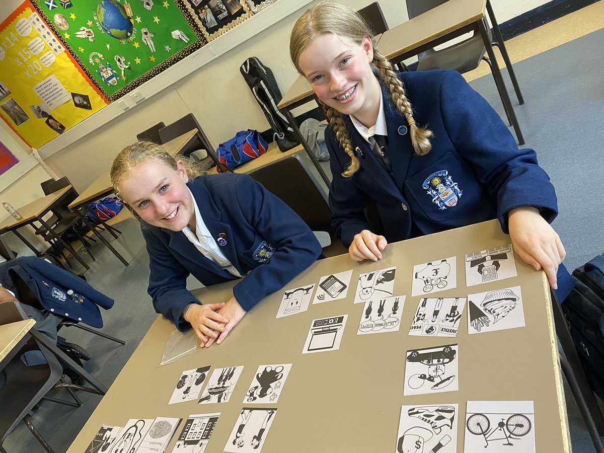 🗣️ 2T2 discussing our rights and sorting out <a href="/UNICEF/">UNICEF</a> wants and needs cards 🇺🇳