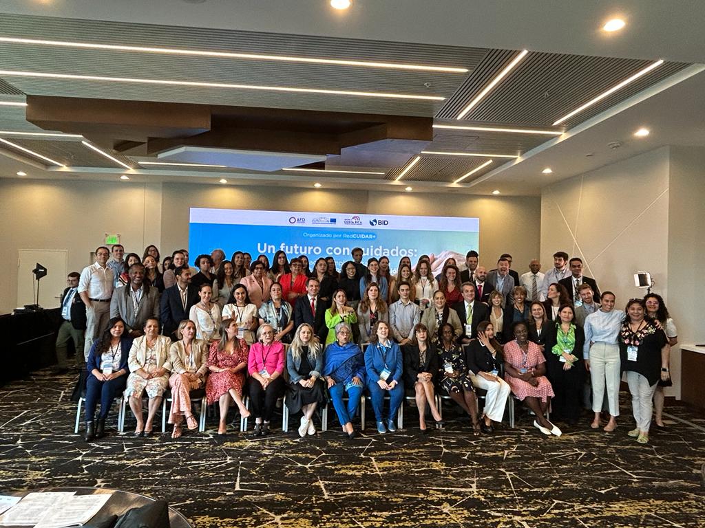 luciacirmi_'s tweet photo. Gracias @el_BID #RedCuidar @EUROsociAL_ por la invitación a presentar las políticas de cuidado que hicimos en Argentina.
#Art179 #Registradas #InfraestructuraDeCuidado https://t.co/xjjCNmmM0E