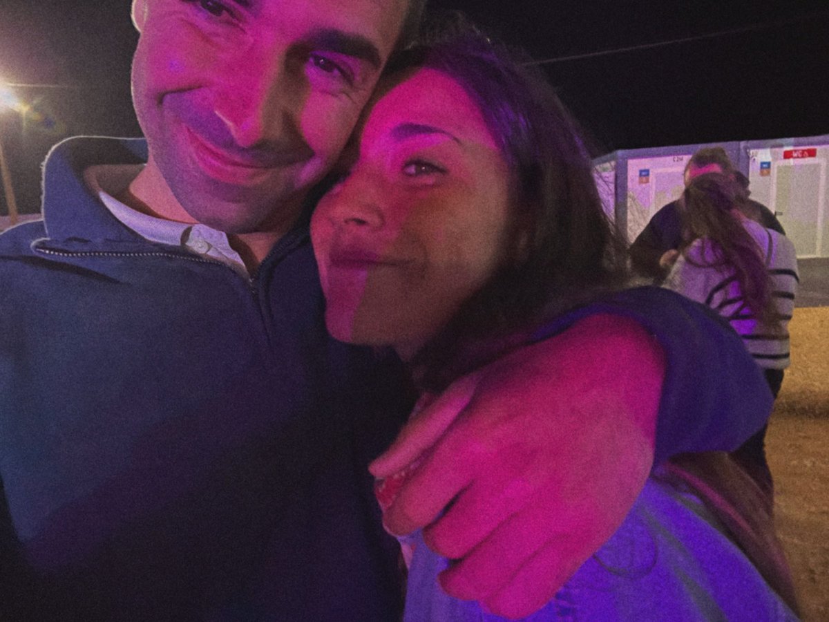 Lo de querer a esta persona, se me queda corto💘