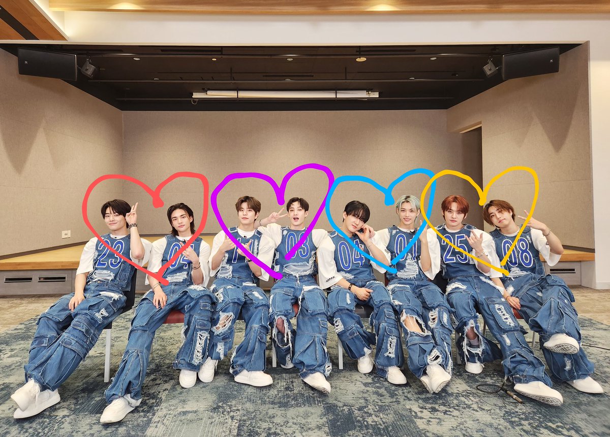 Floorhwang's tweet photo. La familia como Dios la creo. Amén. https://t.co/jSTFqLJXBg