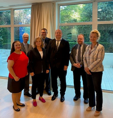 #EHDS:n valmistelu etenee, tällä hetkellä Brysselissä "A Path Towards EHDS – Finland’s experiences in the field of primary and secondary use of health data" -tilaisuudessa.

Suomen käytännön osaamisella tärkeä rooli, mukana Findata, THL, <a href="/STM_Uutiset/">Sosiaali- ja terveysministeriö</a>, <a href="/KelaFpa/">Kela Fpa</a> &amp; <a href="/SitraFund/">Sitra</a>