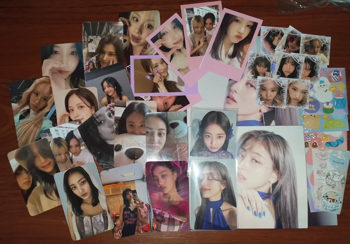 brscy_'s tweet photo. late fb ^^ already got my freebies na and may konting jijipack siya na kasama hahaha. fast and safe transaction as always. thank you saur saur muuuch!! will always keep these freebies po. thank you uliiit!! jihyo pikit haveeer! #proofnitoni https://t.co/WHdZL2etSs
