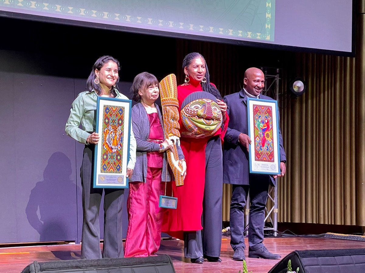 ProyectoCres's tweet photo. #ElValorDeDefender | Premio Nacional de DDHH en Colombia, versión XII 2023.
Un homenaje a las personas y organizaciones que defienden los #DDHH, reconocemos su labor y su legado. 🇨🇴 https://t.co/4PWONGWO8H