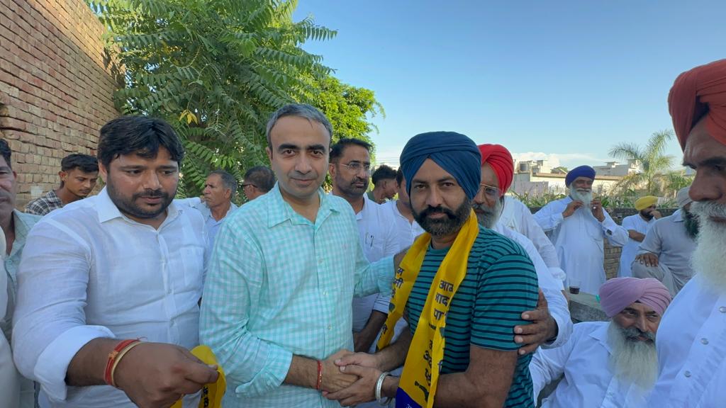 anuragdhanda's tweet photo. नरवाना के गांव गढी, पीपलथा और नारायणगढ़ में सैकड़ों लोगों ने आम आदमी पार्टी की सदस्यता ली| हरियाणा में बदलाव की इस क्रांति में सभी का स्वागत है| https://t.co/7gsa1npBrk