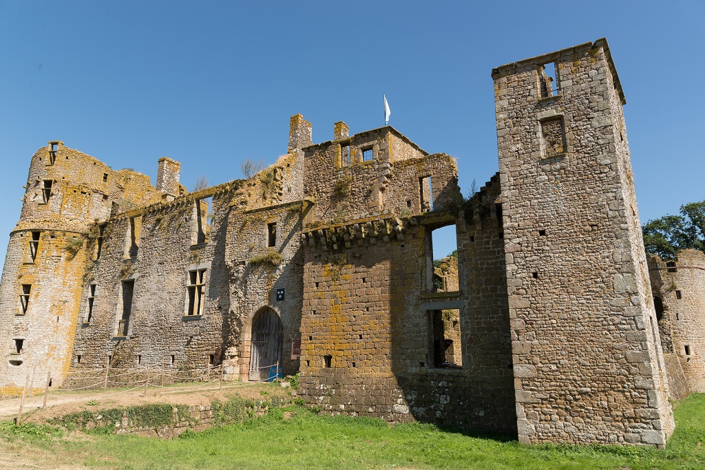 Les 40èmes Journées Européennes du Patrimoine se dérouleront les 16 et 17 septembre prochains sur le thème du patrimoine vivant et du patrimoine du sport.
Pour connaître le programme, c'est par ici 🔽
mayenne-tourisme.com/offices-de-tou…
