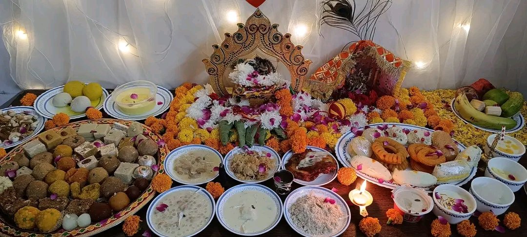 AtulNationalist's tweet photo. पूर्ण हैं #श्रीकृष्ण, परिपूर्ण है श्री राधे,
आदि है श्रीकृष्ण, अनंत हैं #श्री_राधे।। 💐

आप सबों को #कृष्ण_जन्माष्टमी की शुभकामनाएं!!

#श्री_कृष्ण के आशीर्वाद से हम, हमारा परिवार, हमारा देश, हमारा समाज आगे बढ़े, तरक्की करें.
हम सभी सफ़ल हों. 🙏 https://t.co/rZOovwtjBj