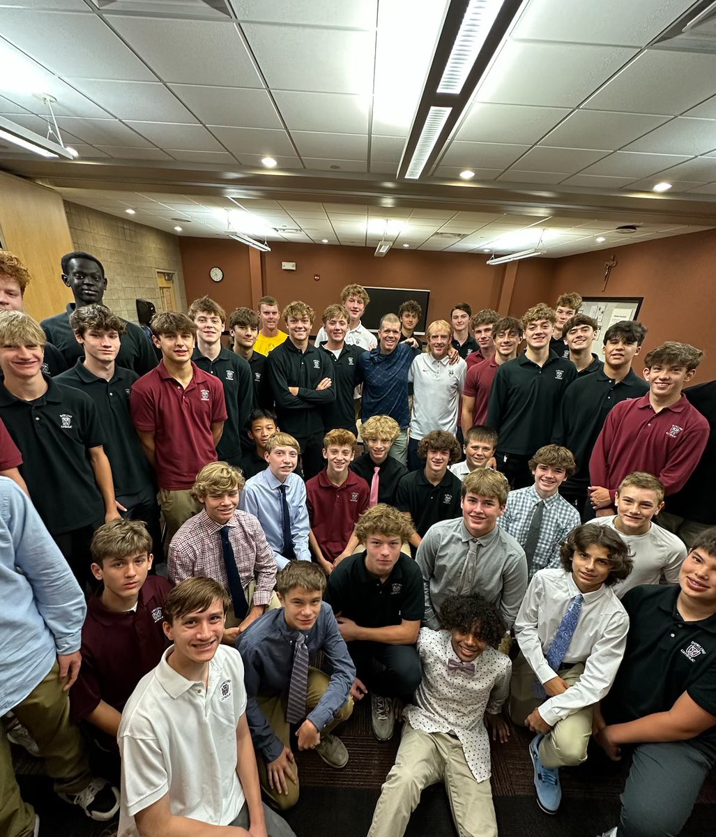 Thanks to <a href="/IonaGaelsMBB/">Iona Men’s Basketball</a> Head Coach and <a href="/I35Roadrunners/">Interstate 35 Community School District</a> Hall-of-Famer <a href="/andersontobin/">Tobin Anderson</a> for stopping in to talk to our guys this morning.